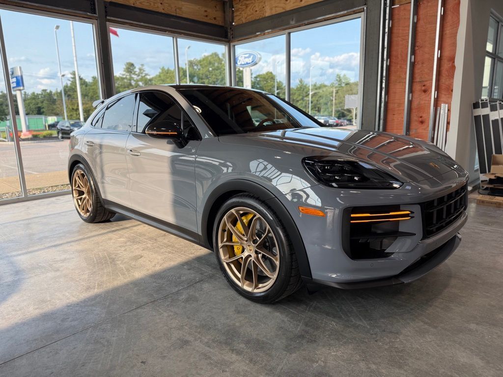 2024 PORSCHE Cayenne