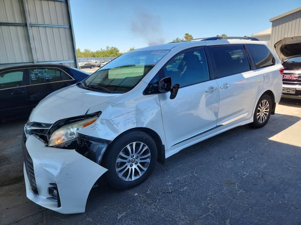 2018 TOYOTA Sienna
