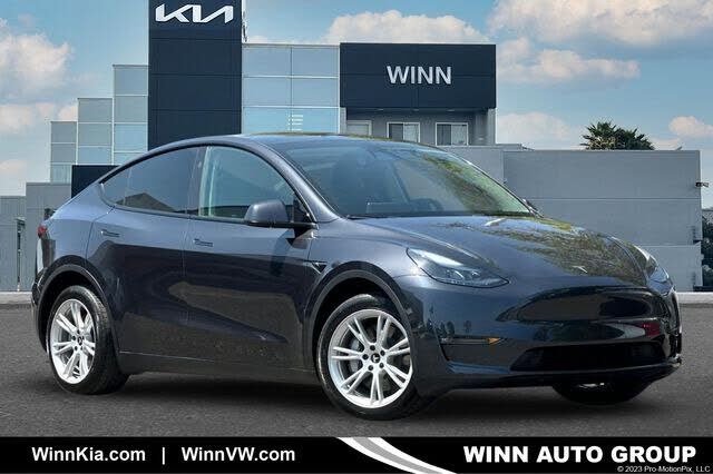 2024 TESLA Model Y