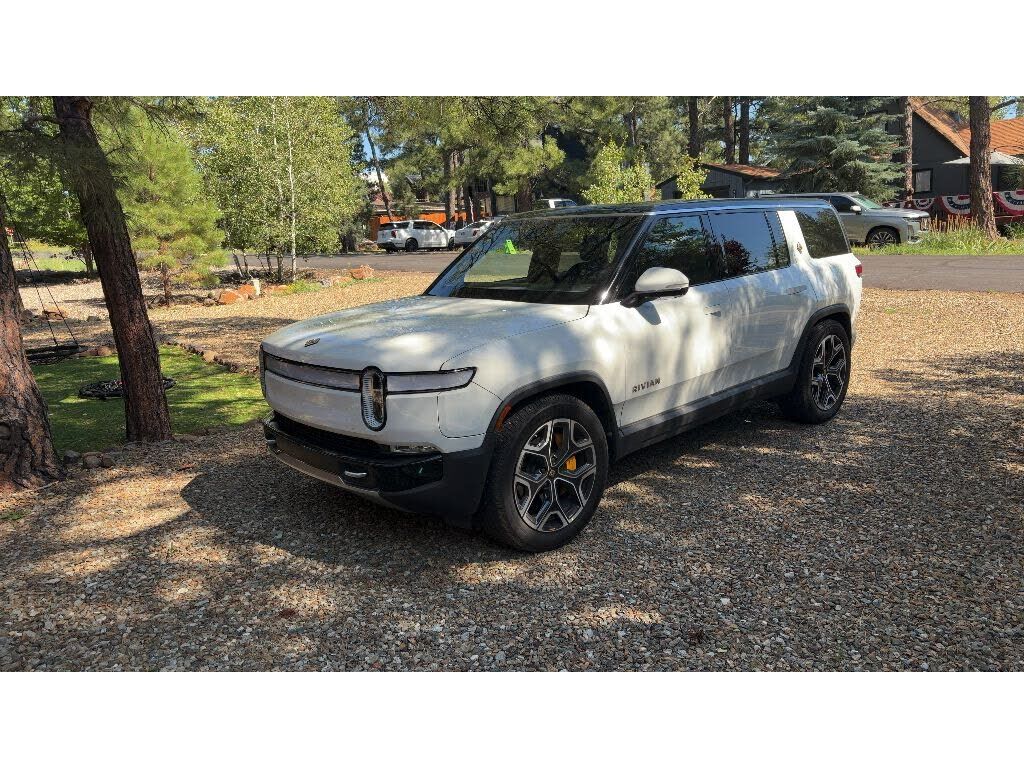 2023 RIVIAN R1S