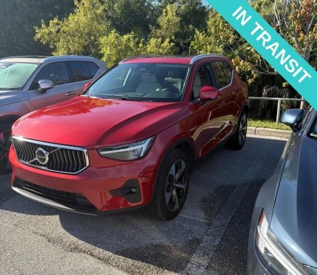 2024 VOLVO XC40