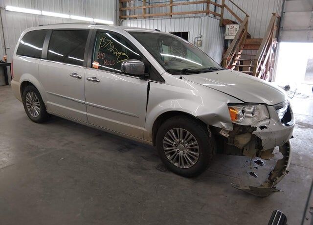 2011 CHRYSLER Town and Country