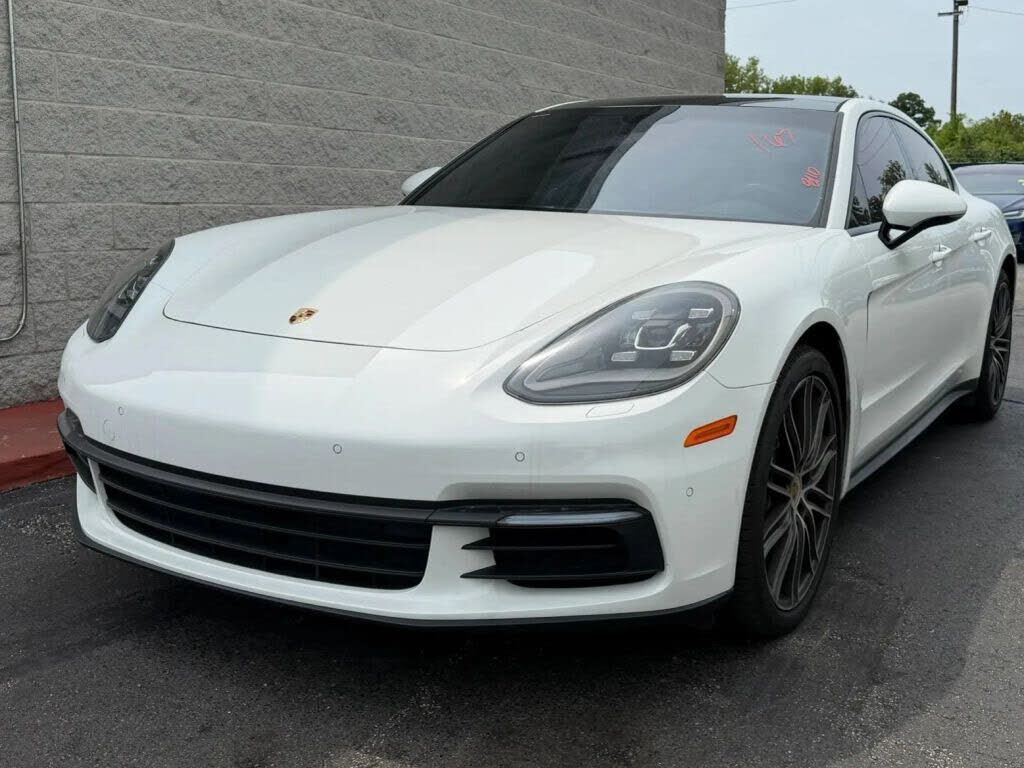 2017 PORSCHE Panamera