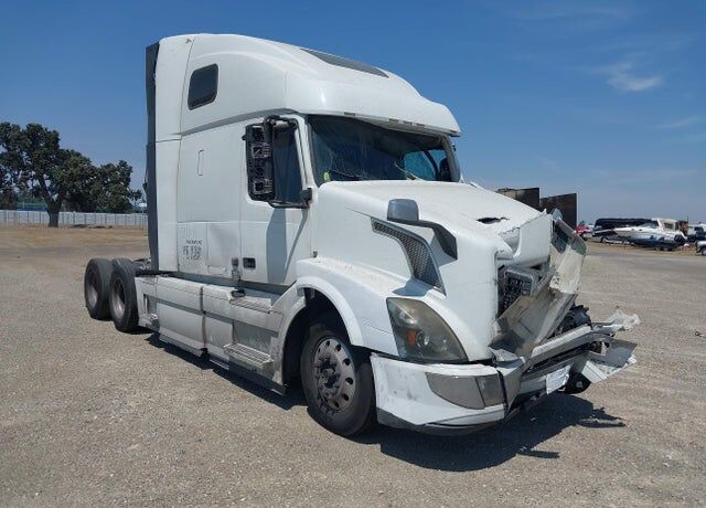 2017 VOLVO TRUCK VNL