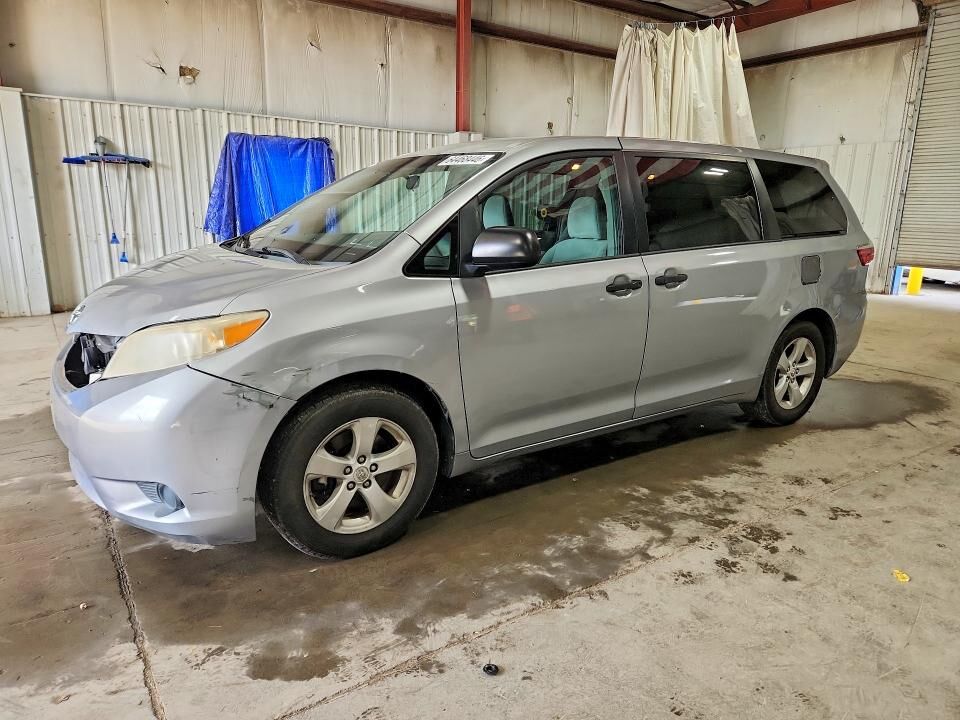 2015 TOYOTA Sienna