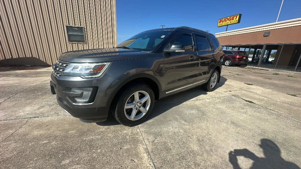 2017 FORD Explorer