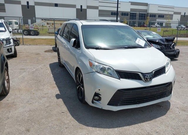 2014 TOYOTA Sienna