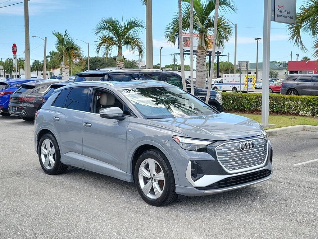 2025 AUDI Q4
