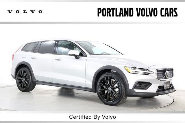 2025 VOLVO V60CC