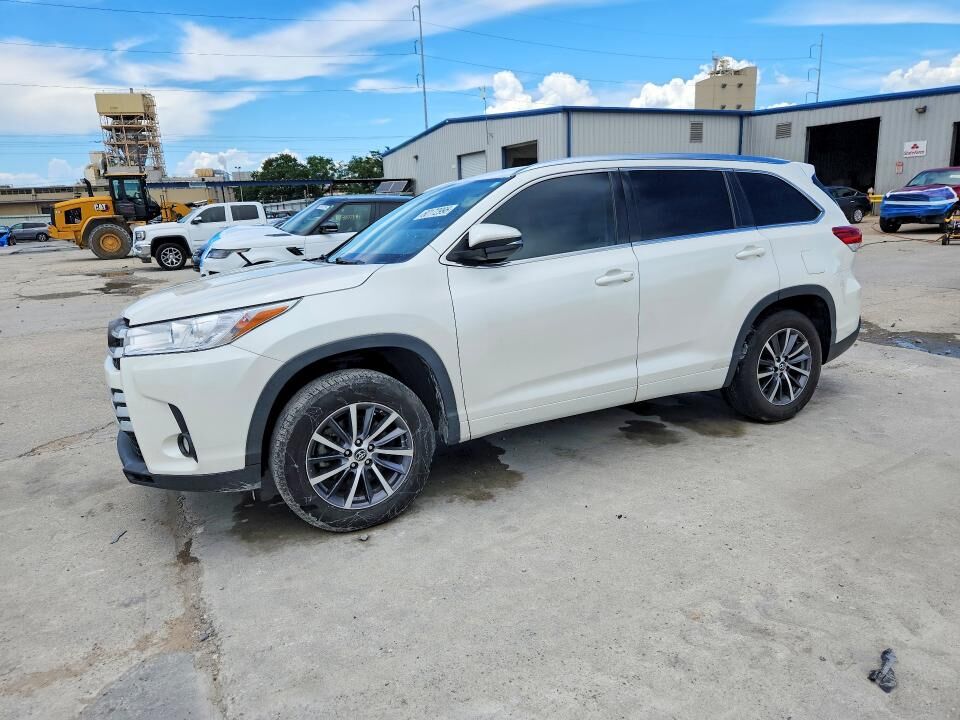 2017 TOYOTA Highlander