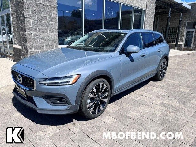 2022 VOLVO V60CC
