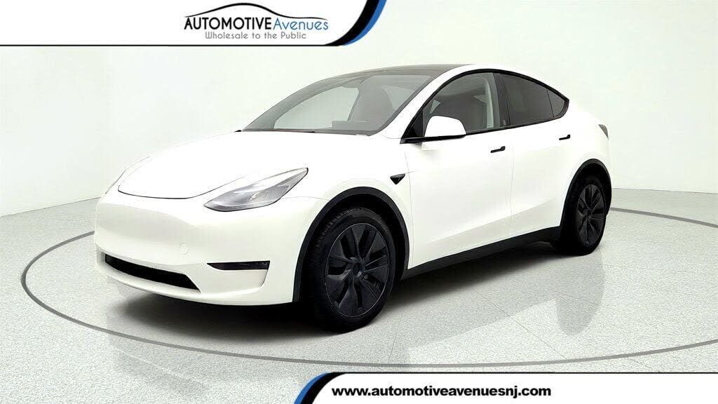2025 TESLA Model Y