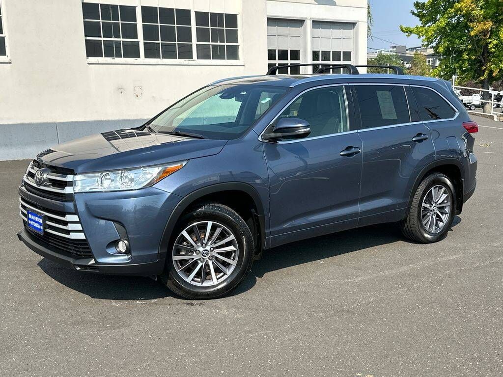 2017 TOYOTA Highlander