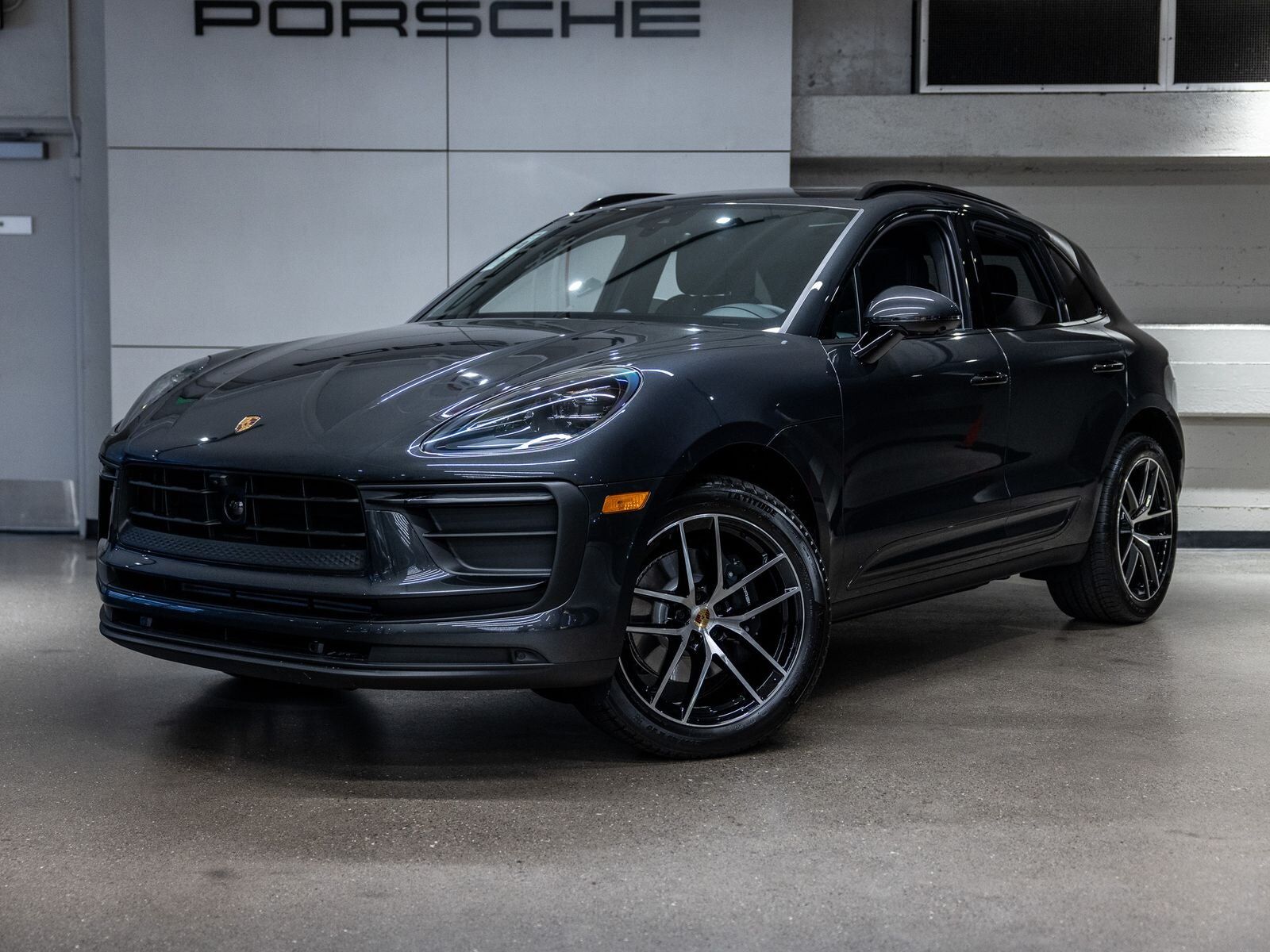 2026 PORSCHE Macan
