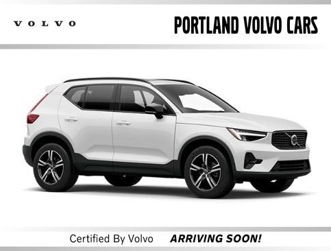 2023 VOLVO XC40