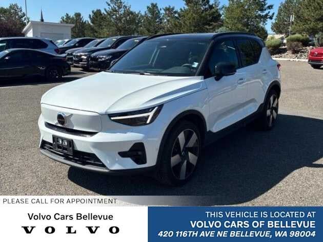 2023 VOLVO XC40