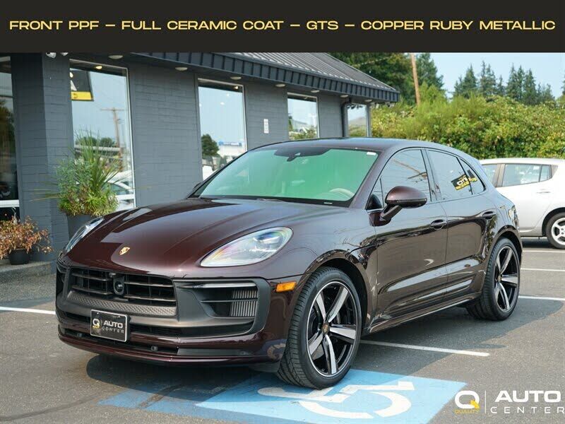 2024 PORSCHE Macan
