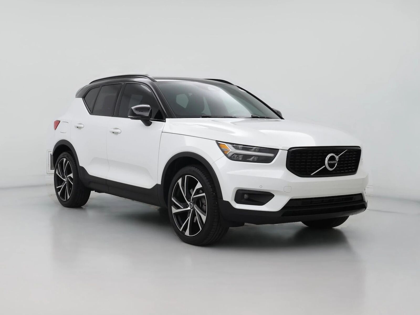 2021 VOLVO XC40