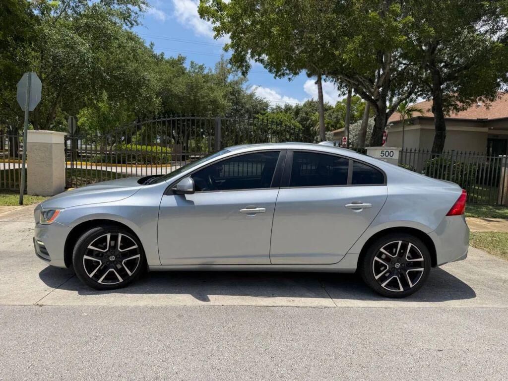 2017 VOLVO S60