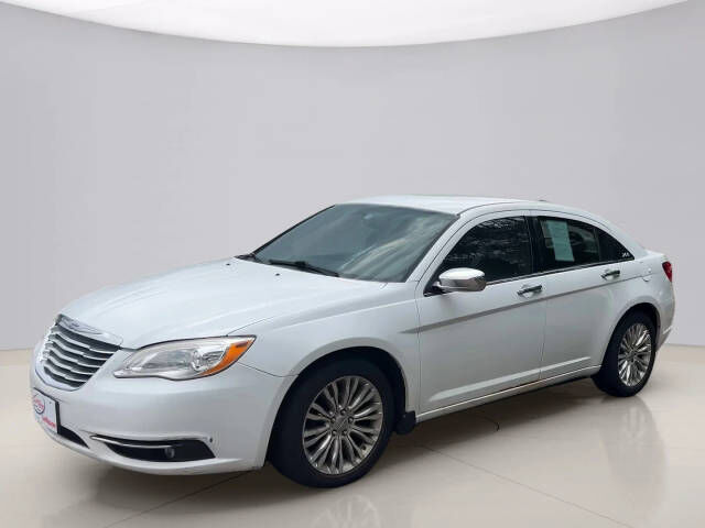 2011 CHRYSLER 200