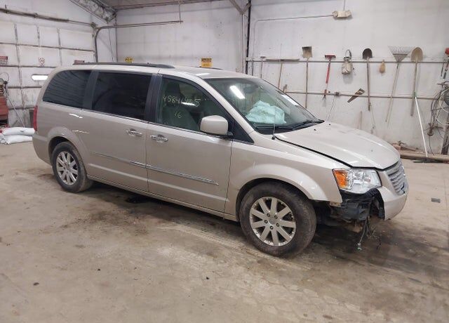 2016 CHRYSLER Town and Country