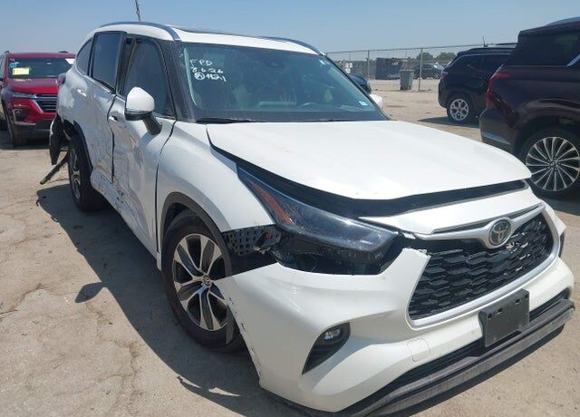 2021 TOYOTA Highlander