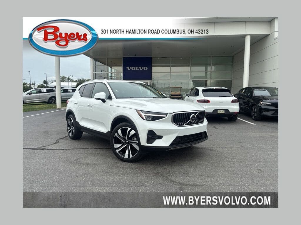 2024 VOLVO XC40