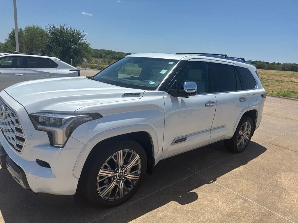 2024 TOYOTA Sequoia