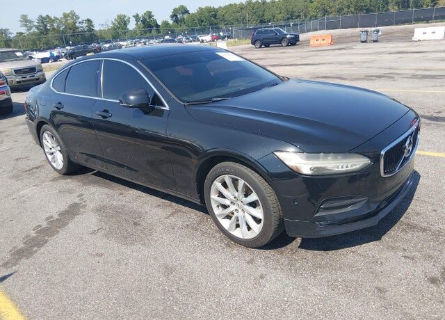 2017 VOLVO S90
