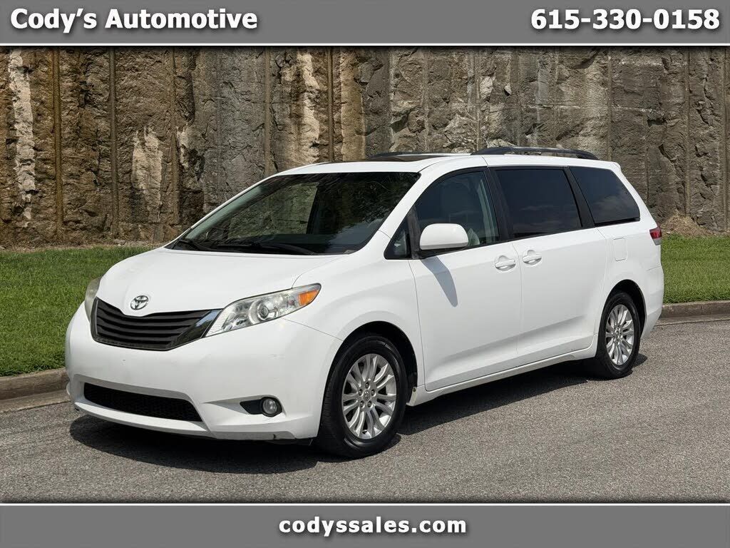 2011 TOYOTA Sienna
