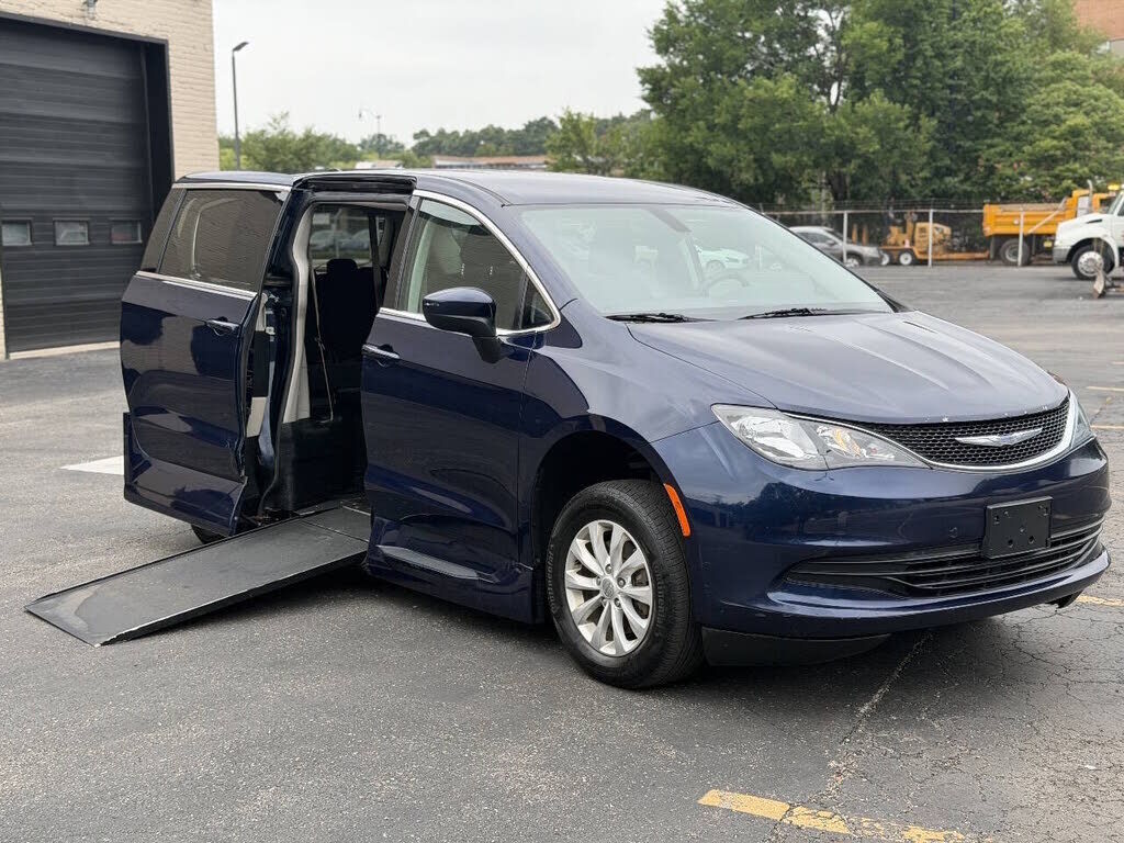 2017 CHRYSLER Pacifica