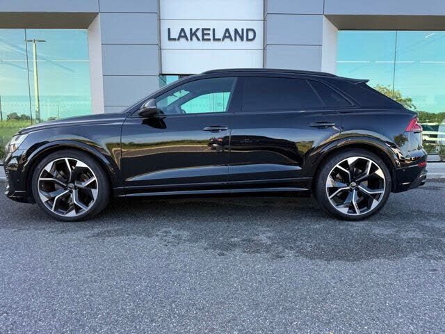 2024 AUDI RS Q8