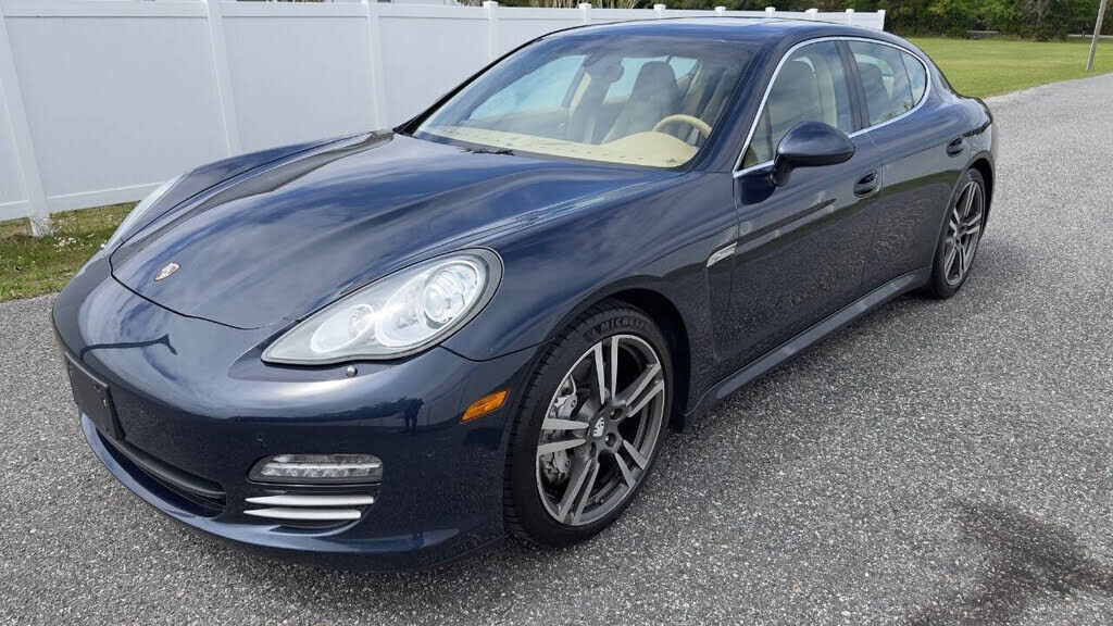 2011 PORSCHE Panamera