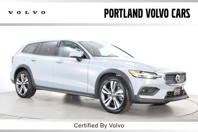2025 VOLVO V60CC