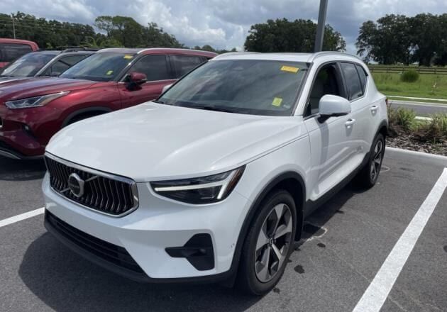 2024 VOLVO XC40