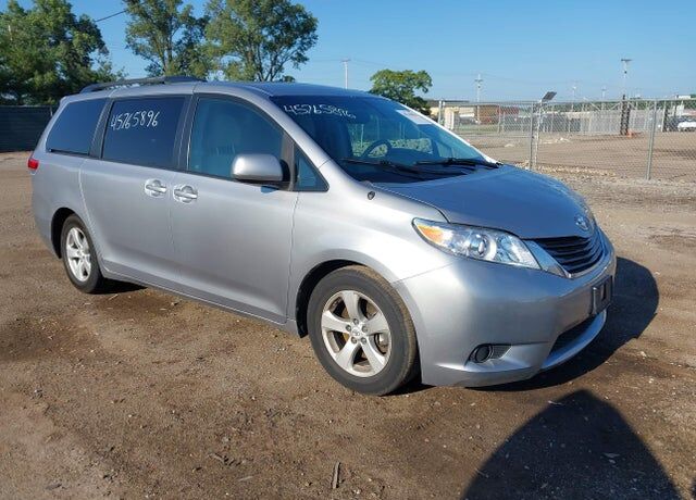 2012 TOYOTA Sienna
