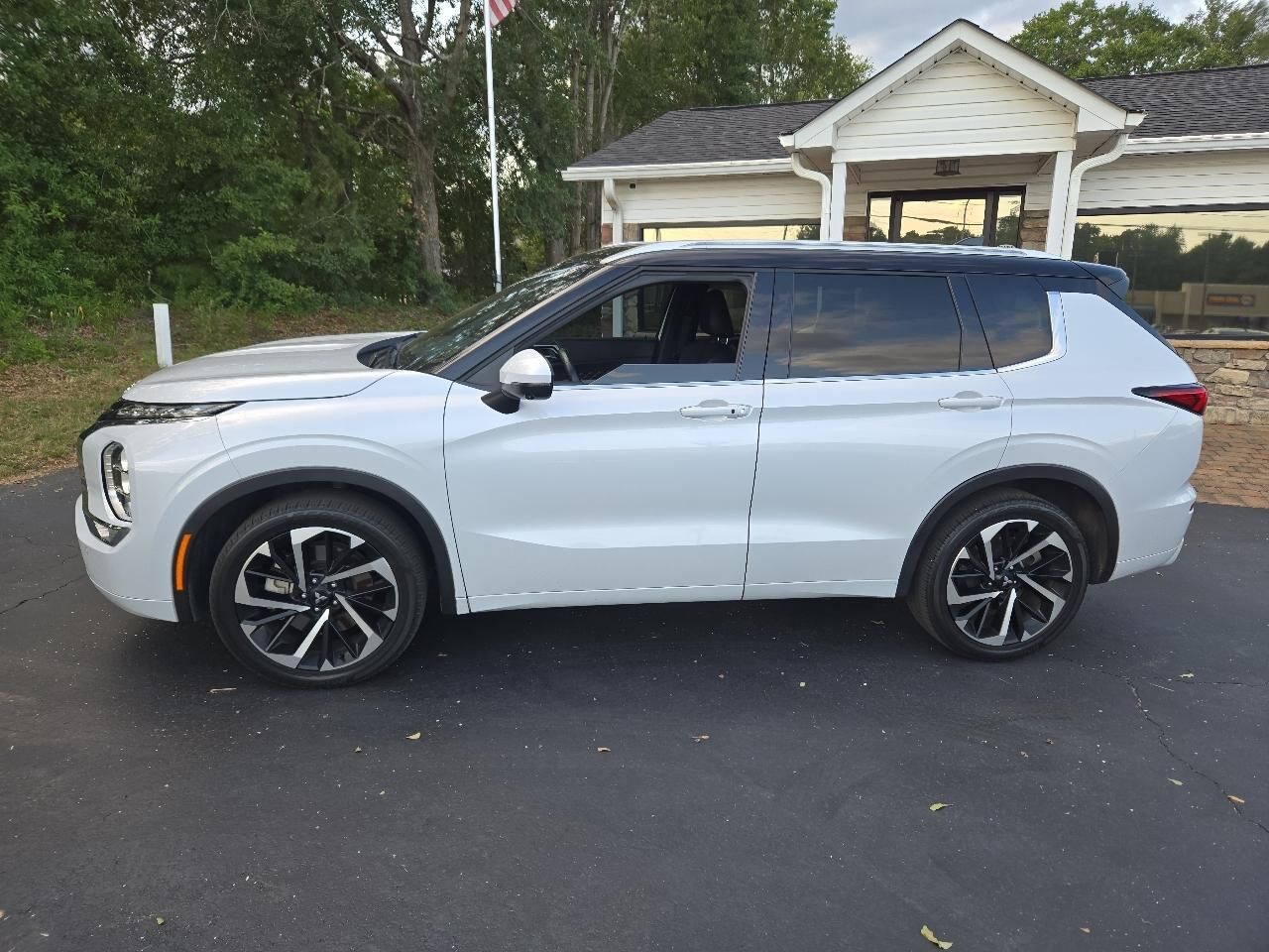 2024 MITSUBISHI Outlander