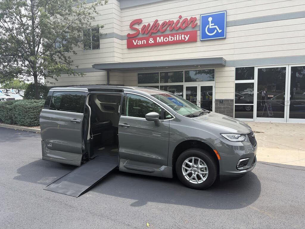 2022 CHRYSLER Pacifica