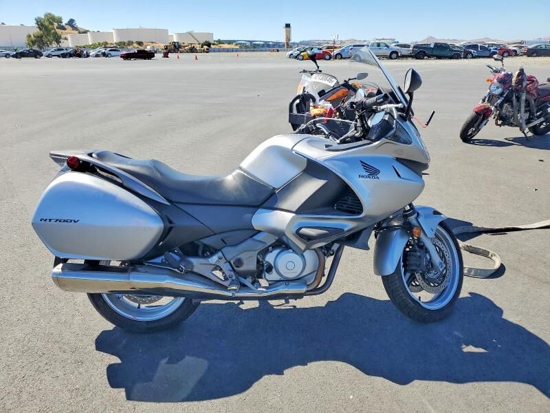 2010 HONDA NT700VA/NT700V