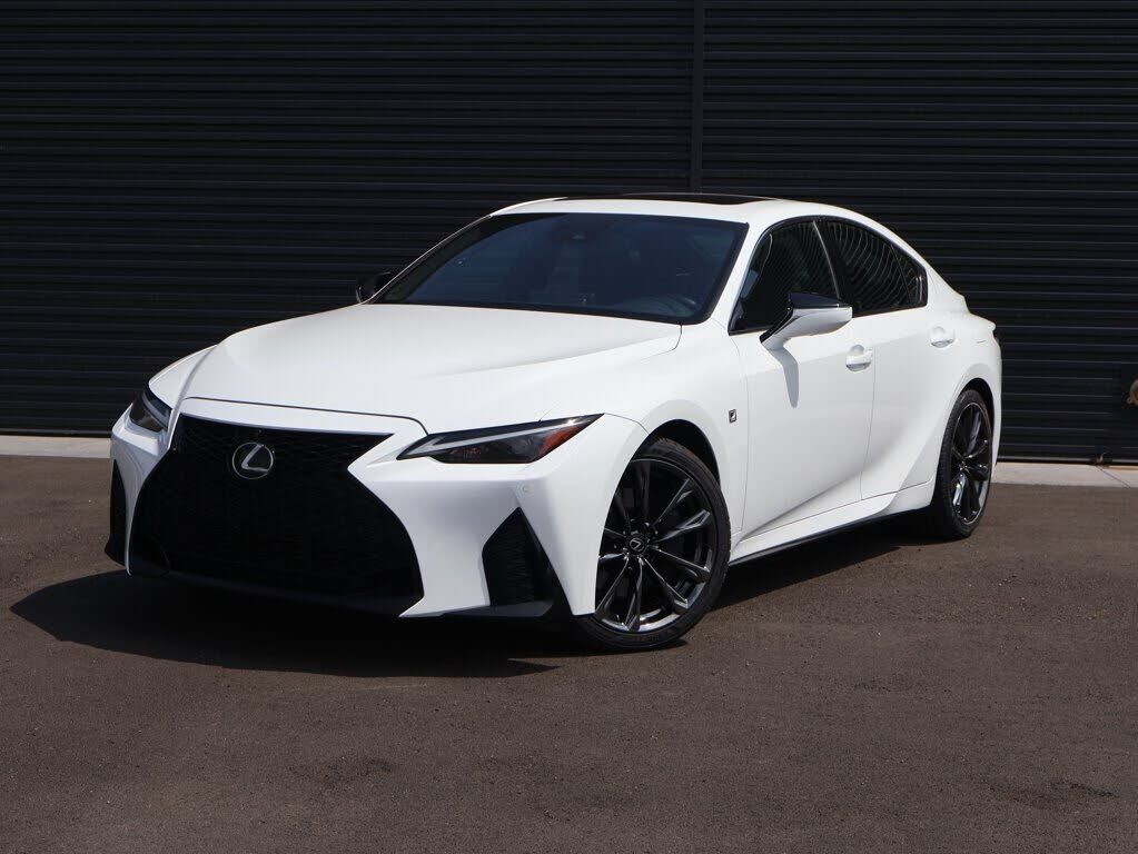 2022 LEXUS IS