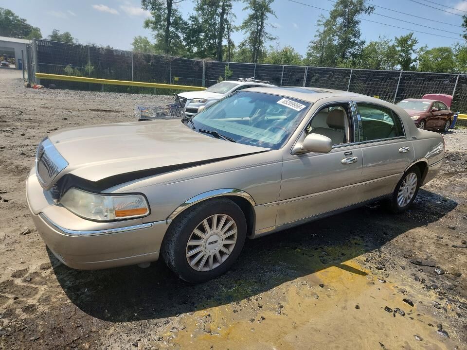 2005 LINCOLN Town Car