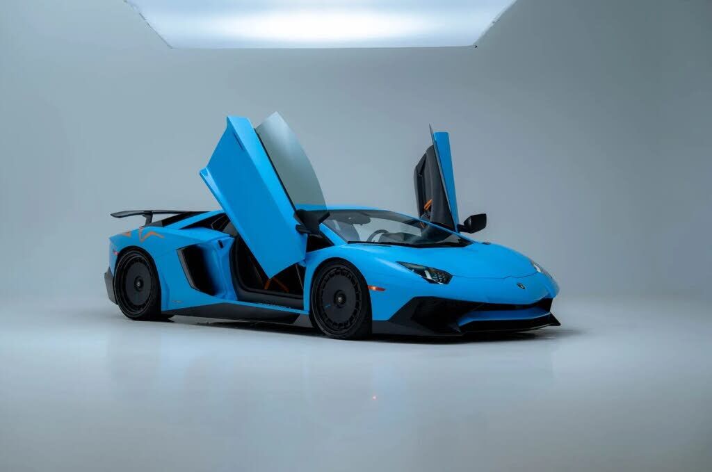2017 LAMBORGHINI Aventador