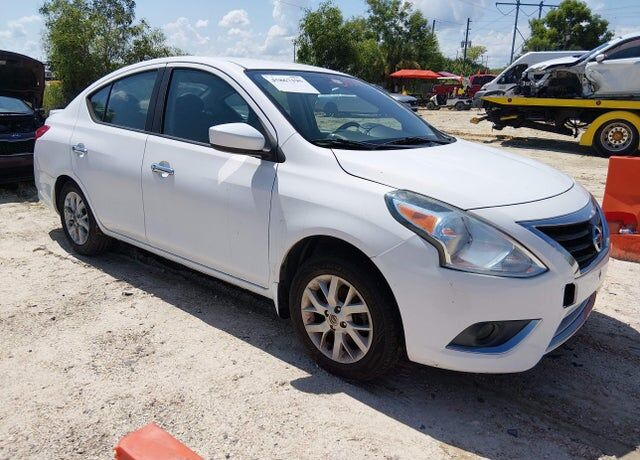 2017 NISSAN Versa