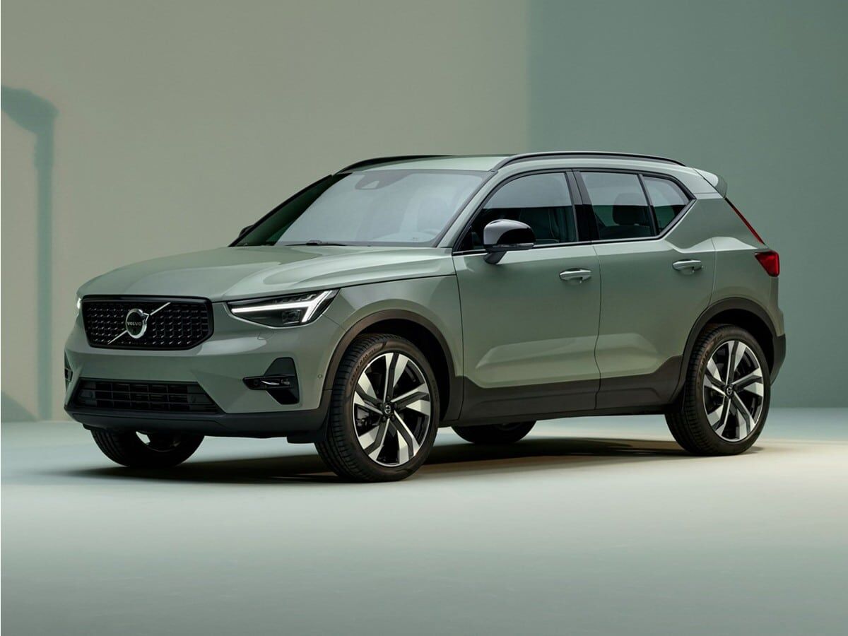 2024 VOLVO XC40