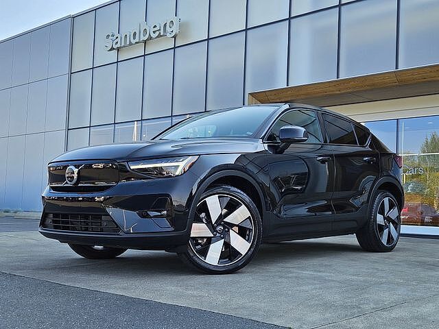 2023 VOLVO C40