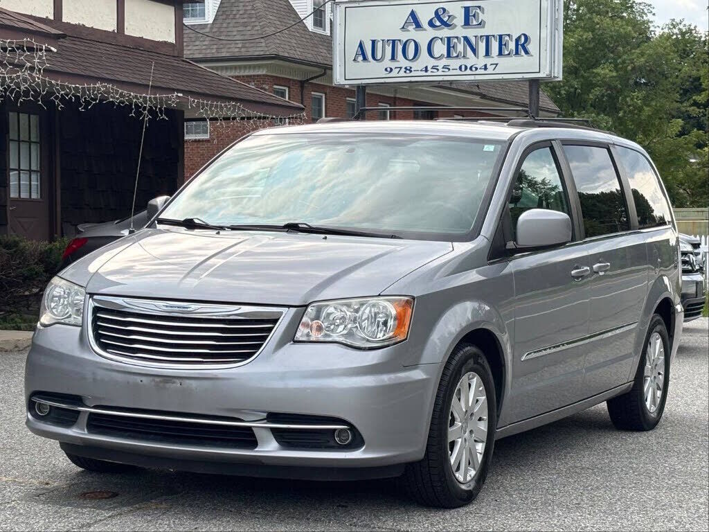 2015 CHRYSLER Town and Country