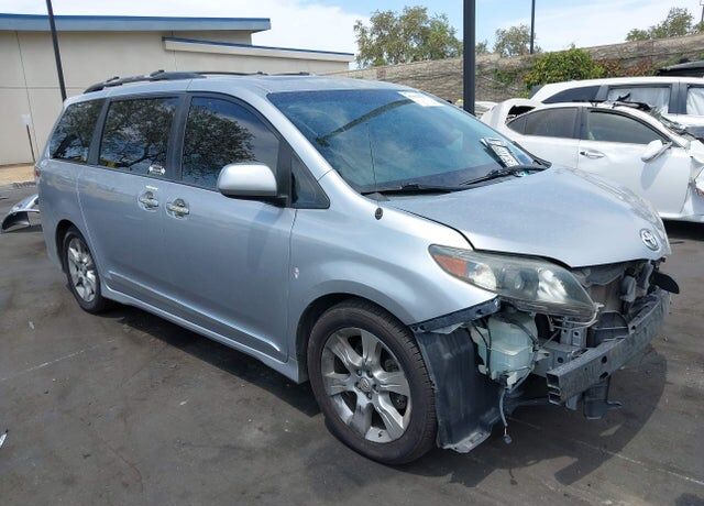 2012 TOYOTA Sienna