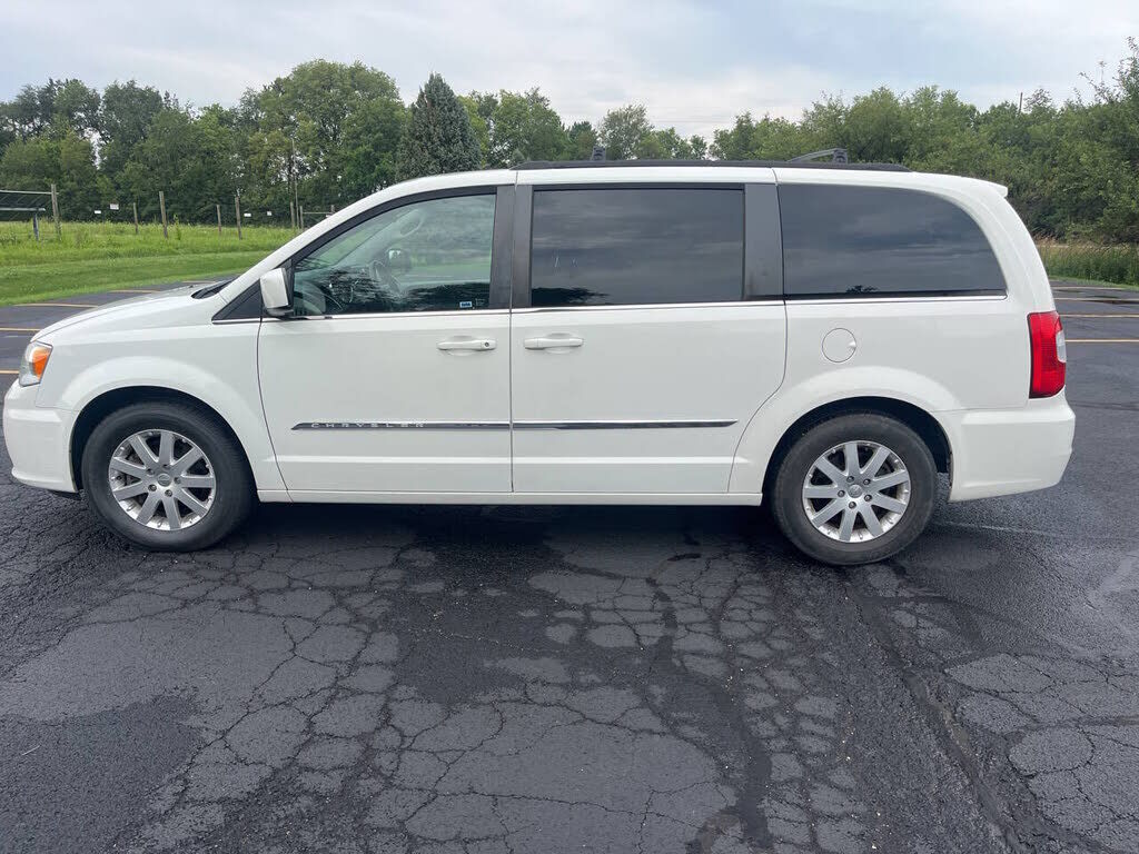 2013 CHRYSLER Town and Country