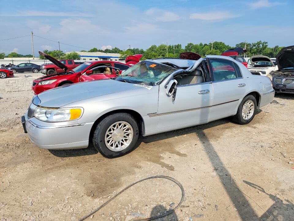 1998 LINCOLN Town Car