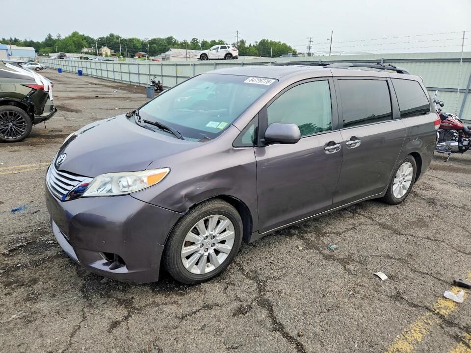 2011 TOYOTA Sienna